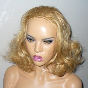 3/4 lace front wig with huge combs to secuere it